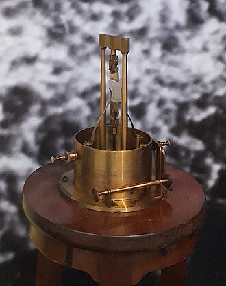 Top view of Curie piezo electric compensator